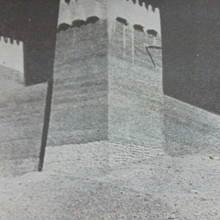 Margab Fort in Riyadh, photographed in 1939: a square mud fort with stepped battlements